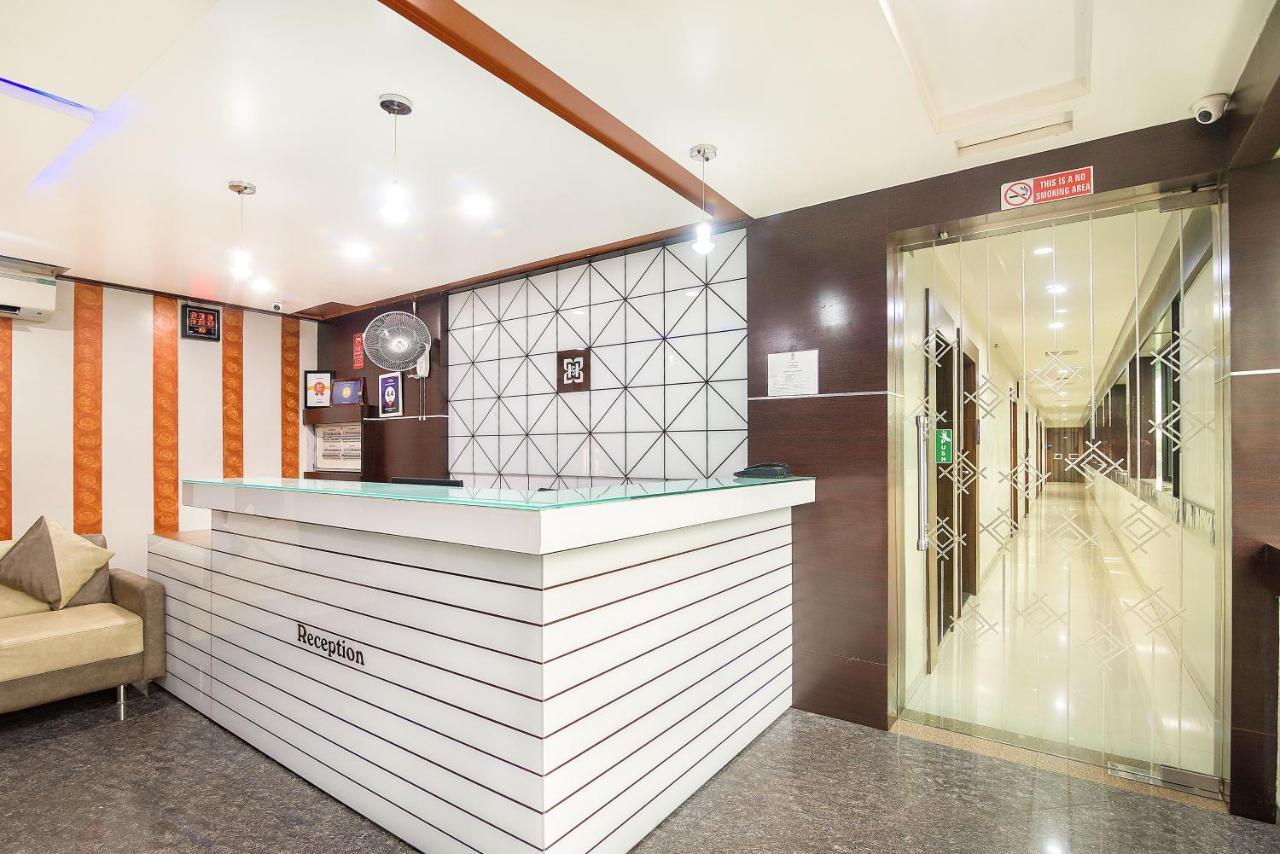 Hotel Satkar Surat Exterior foto