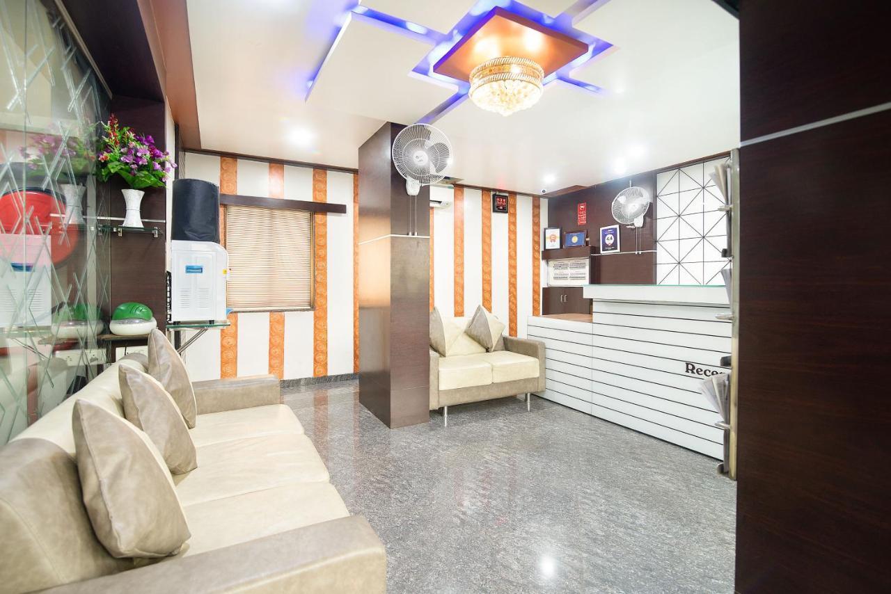 Hotel Satkar Surat Exterior foto